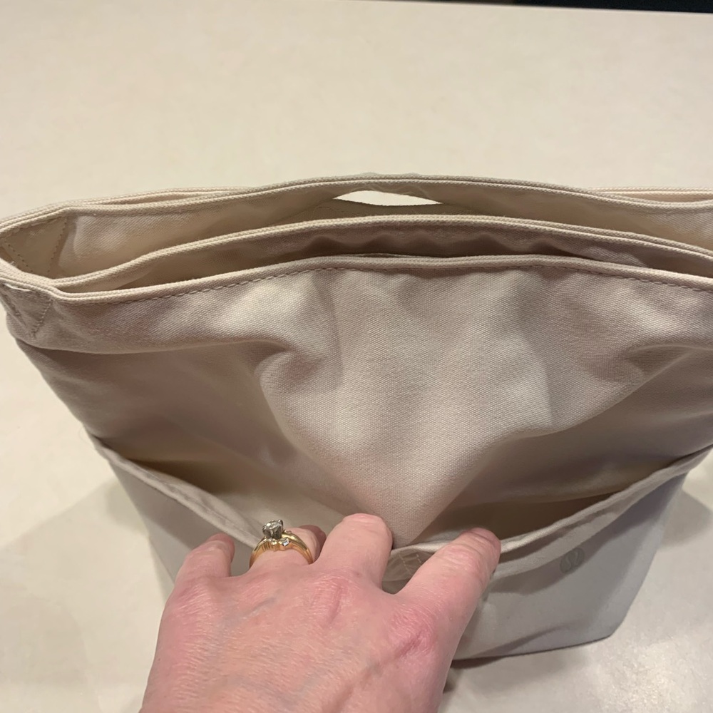 lululemon athletica Cream Lunch Bag - Picture 2 of 9